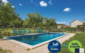 Hotels in Ružić